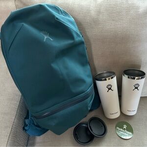 HydroFlask Bundle! Journey Series 10L Hydration Pack and 2 - 22oz Tumblers